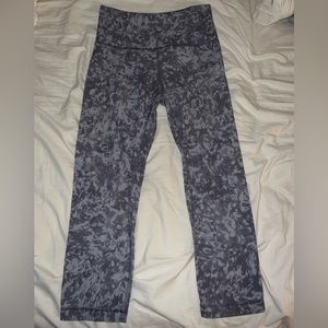 EUC womens Lululemon leggings